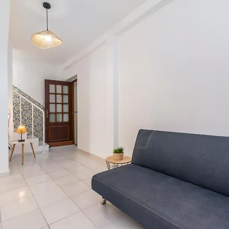 Casa Garde - 5 Mins Center - Balcony - Ac - Wi-fi