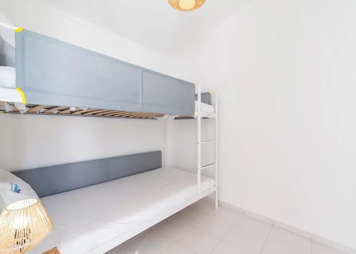 Casa Garde - 5 Mins Center - Balcony - Ac - Wi-fi