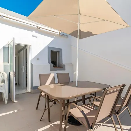 Casa Garde - 5 Mins Center - Balcony - Ac - Wi-fi *