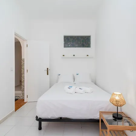 Semesterbostad Casa Garde - 5 Mins Center - Balcony - Ac - Wi-fi