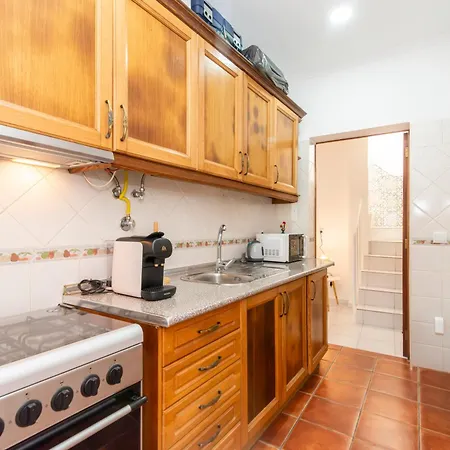 Casa Garde - 5 Mins Center - Balcony - Ac - Wi-fi