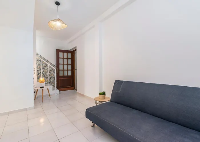 Casa Garde - 5 Mins Center - Balcony - Ac - Wi-fi