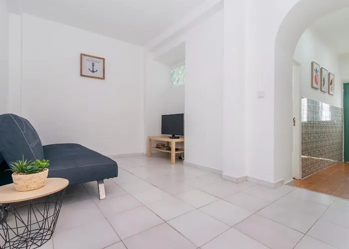 Casa Garde - 5 Mins Center - Balcony - Ac - Wi-fi * Tavira